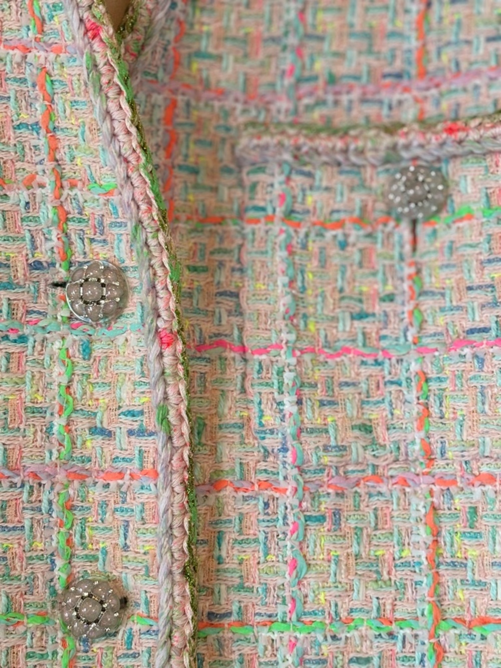 EUC CHANEL 2024 Pastel Tweed Evening Jacket in Pink, Green & Cream size 40/US 8 - Picture 5 of 16